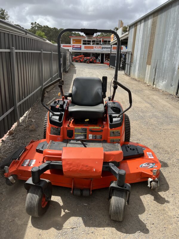 Kubota ZD331 Zero Turn Mower - Image 9