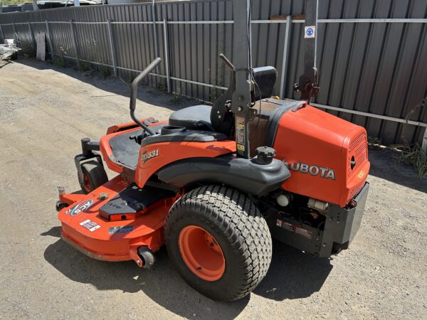 Kubota ZD331 Zero Turn Mower - Image 4