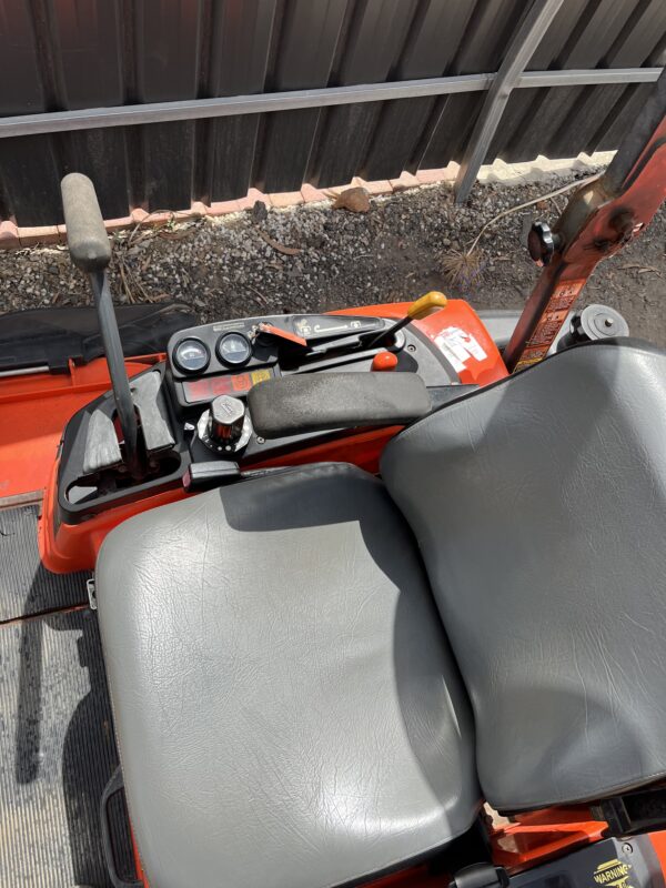 Kubota ZD331 Zero Turn Mower - Image 7