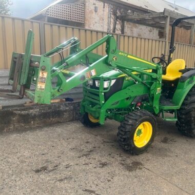 4066M JOHN DEERE TRACTOR WITH 440R LOADER